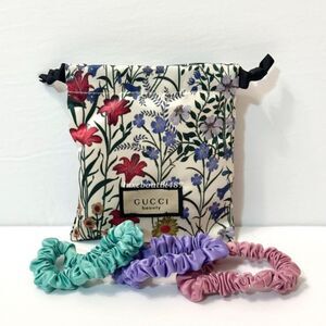 Gucci beauty pouch & hair scrunchies set